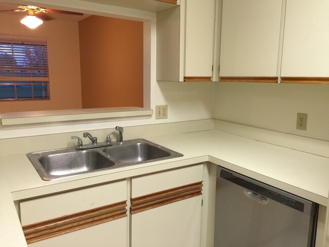 Foto del edificio - 2/2.5 corner unit Townhouse in Whisper Lake