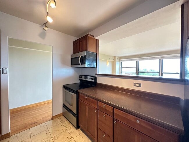 Building Photo - 4180 N Marine Dr