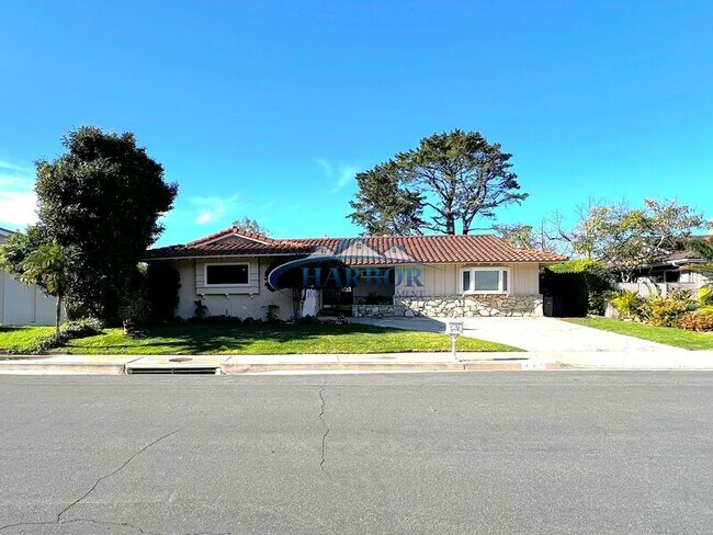 Building Photo - 32303 Phantom Dr