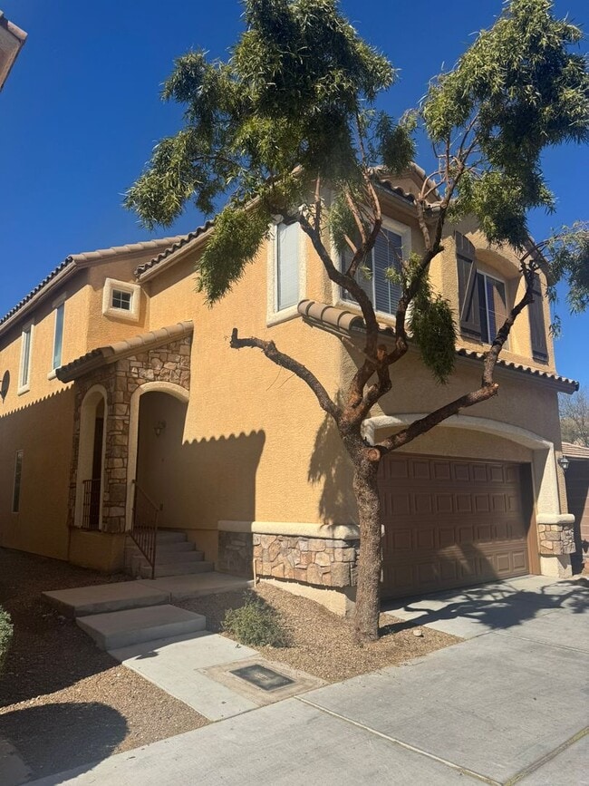 Building Photo - Beautiful two-story home located in Henderson featuring 3 bedrooms and 2.5 bathrooms