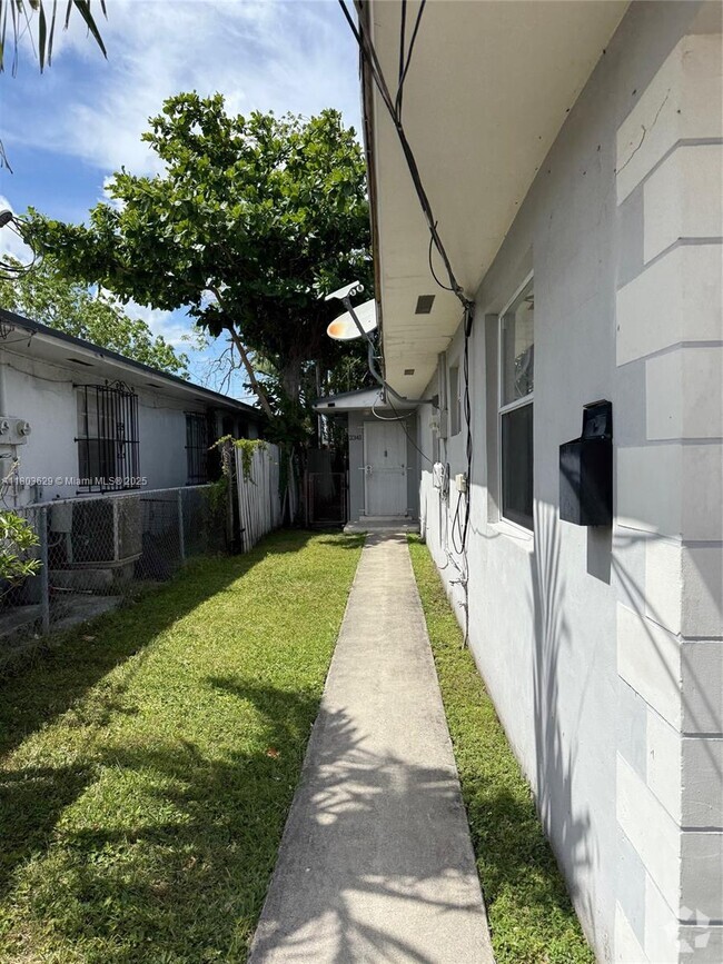 Building Photo - 2339 NW 35th St