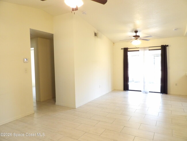 Foto del edificio - 419 Windswept Ave SW