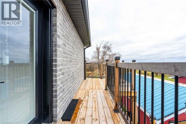 Photo du bâtiment - 665 Ridge Rd W