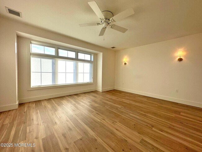 Foto del edificio - 2139 Bridge Ave