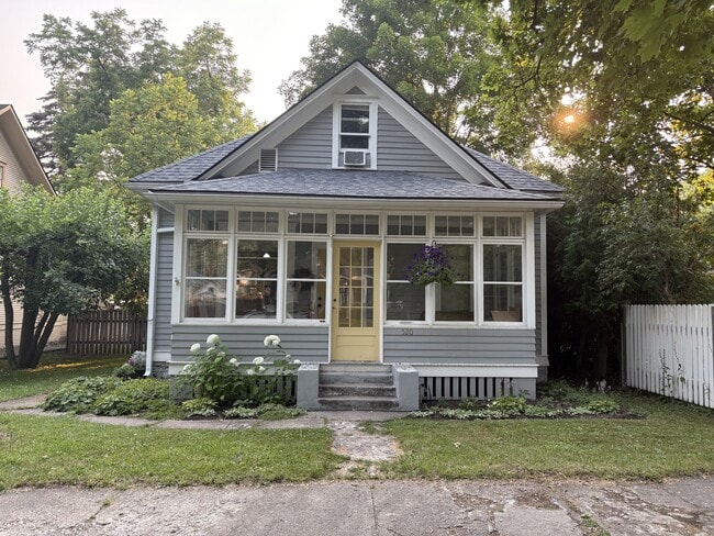 Building Photo - 520 3rd Ave E