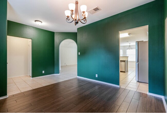 Building Photo - 15718 Knollrun