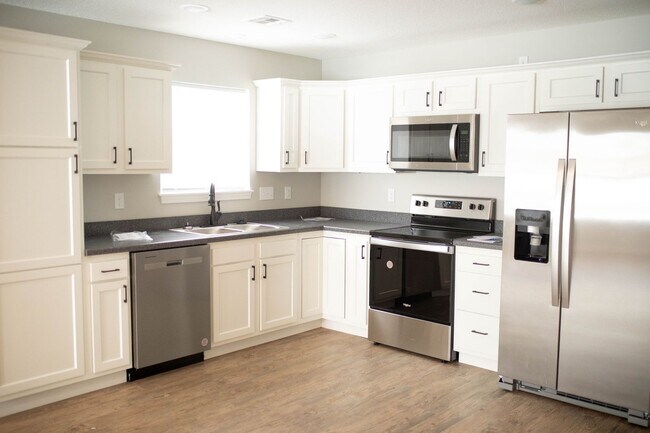 Building Photo - Italian Estates Property Management