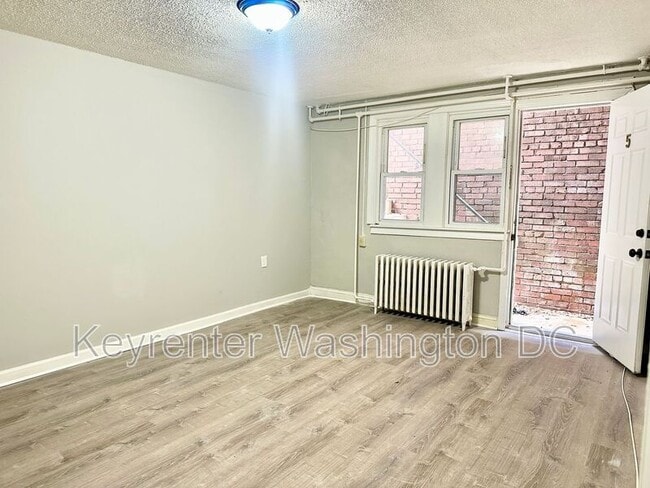 Photo - 943 Bonifant St Apartment