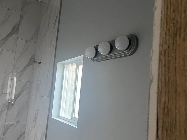 Foto del edificio - 2903 E 63rd St
