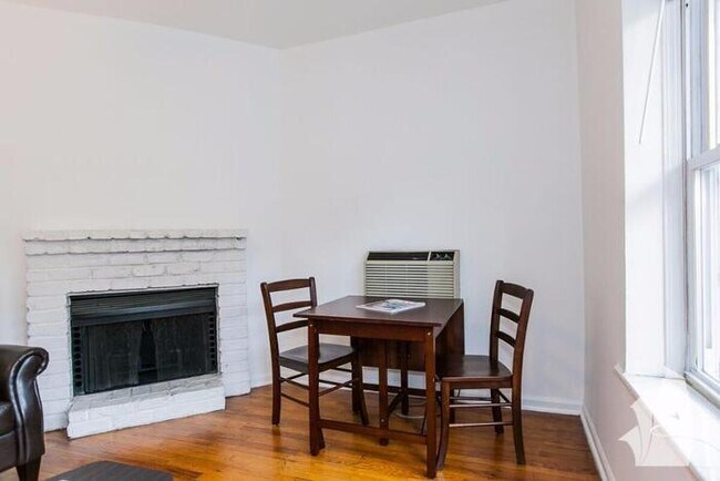 Foto del edificio - 519 W Deming Pl