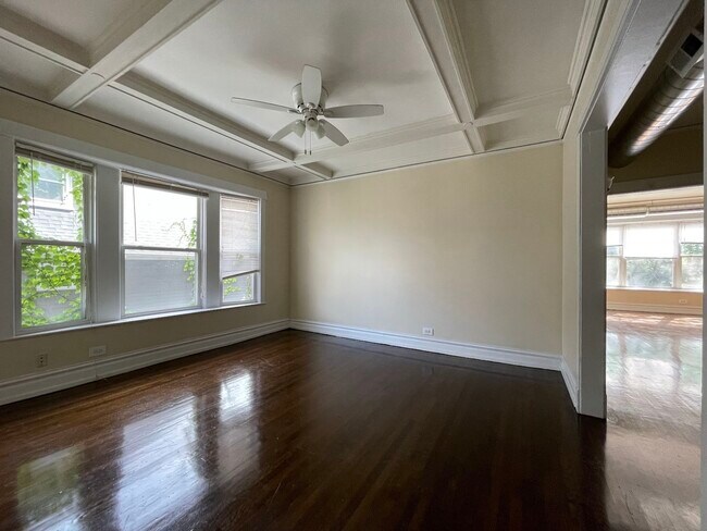 Foto del edificio - 5808 N Winthrop Ave