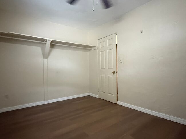 Building Photo - Queen Street Apartments