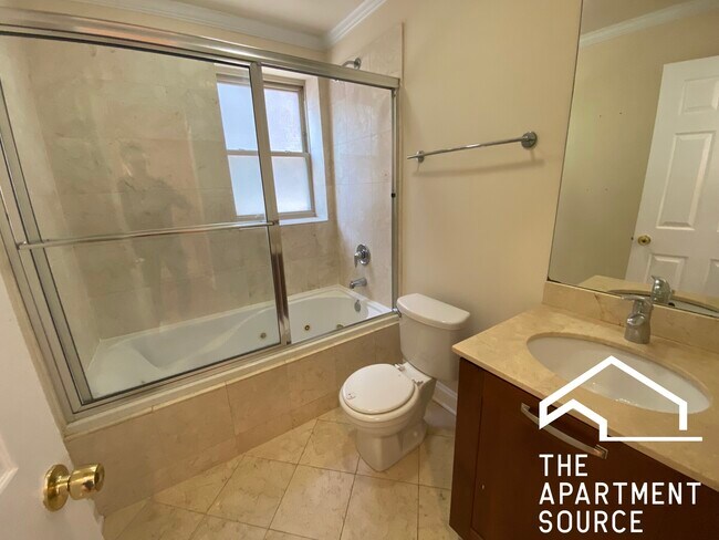 Foto del edificio - 6949 N Oakley Ave