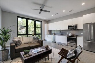 Building Photo - 800 Embassy Dr