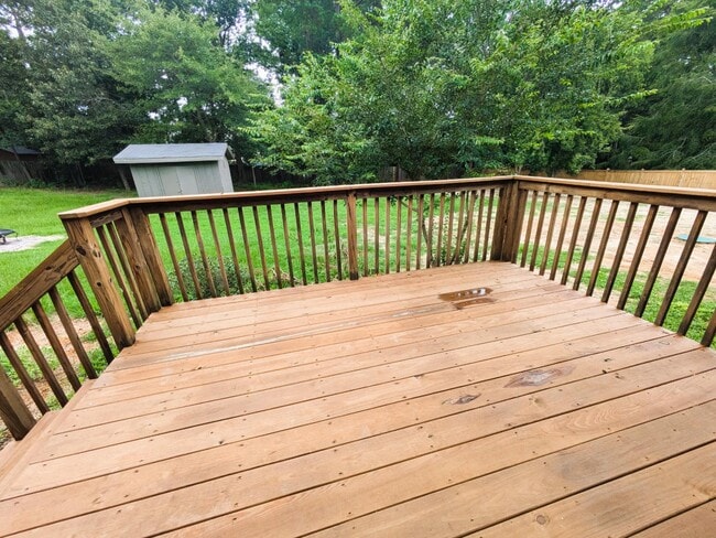 Building Photo - 929 Greenbriar Dr