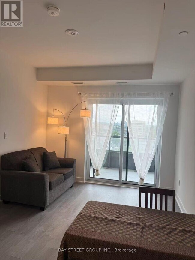 Photo du bâtiment - 715 Davis Dr