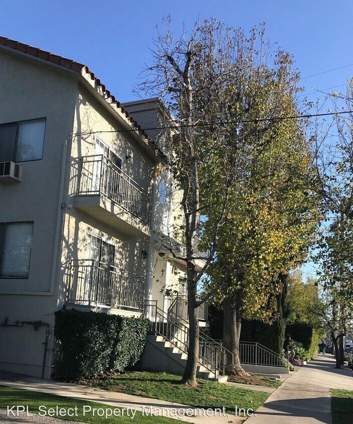 Foto principal - 6450 Woodman Ave