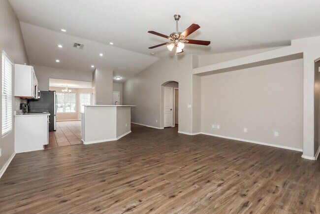 Foto del edificio - 39812 N Vincenza St