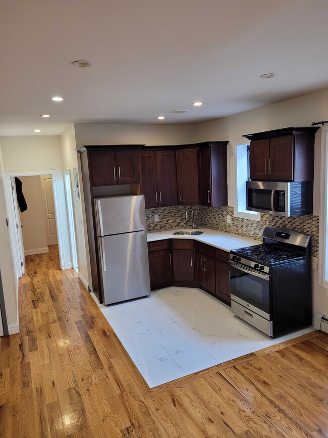 Foto del edificio - 168 E 96th St