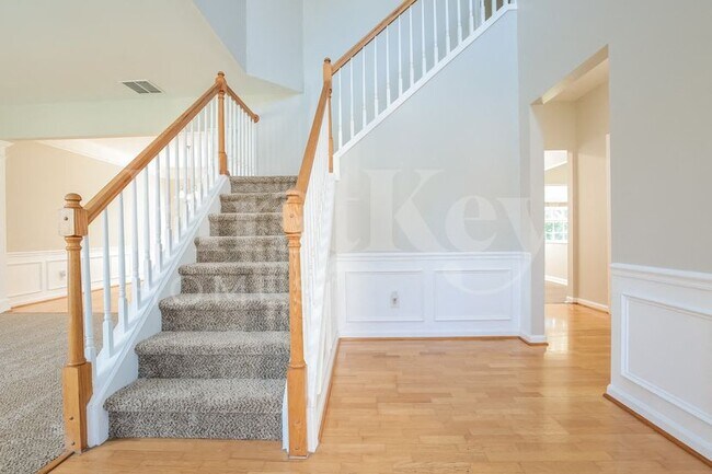 Foto del edificio - 1562 Pondhaven Dr