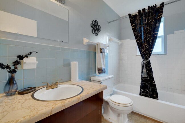 Foto del edificio - Colonial Park Townhomes