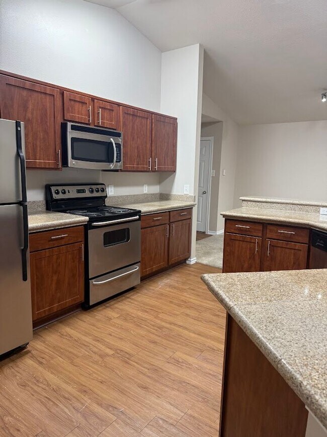 Foto del edificio - Pointe 360 @ 2222 - Beautifiul 2 Bedroom - Granite Counters - Garage