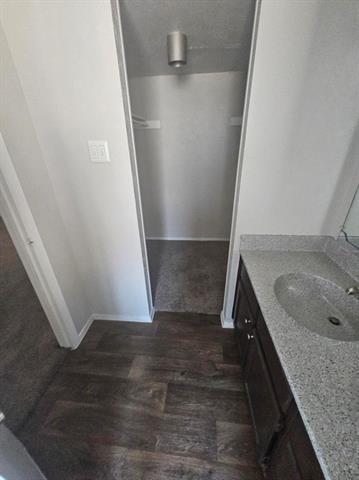 Foto del edificio - 2401 Forest Brook Ln