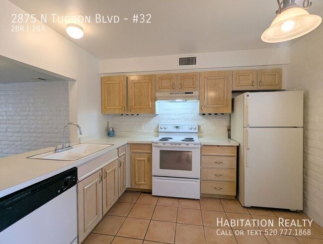 Building Photo - 2875 N Tucson Blvd