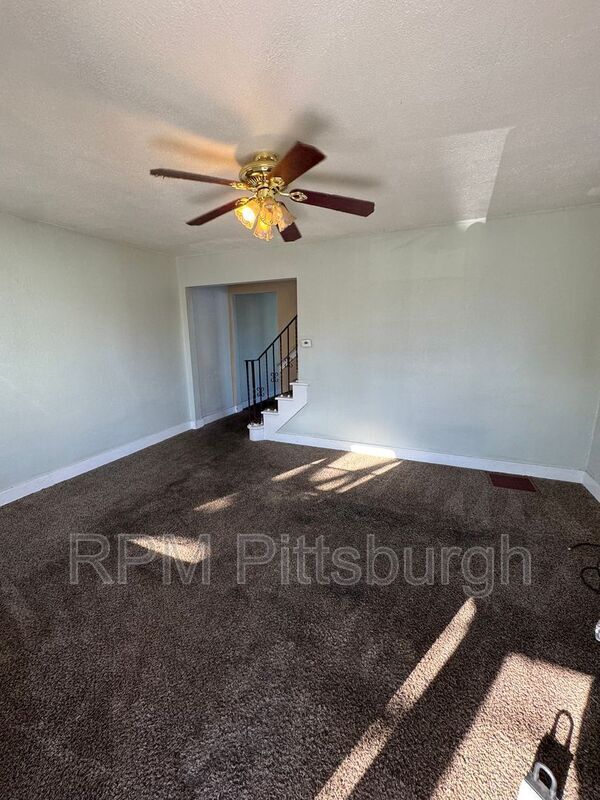 Building Photo - 601 Farnsworth Ave