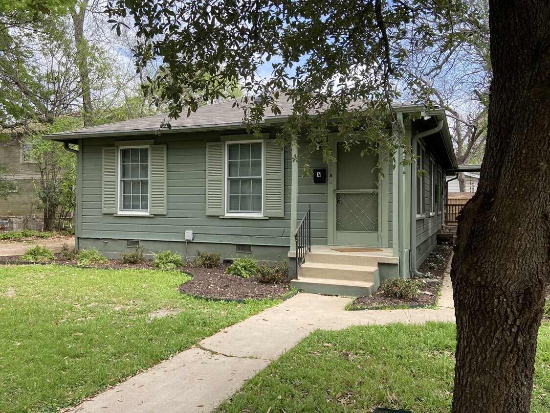 Primary Photo - 3911 Avenue F
