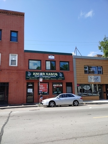 Building Photo - 1050 N Milwaukee Ave