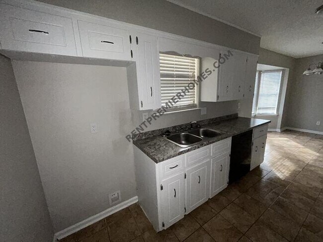 Building Photo - 100 Hampton Cove