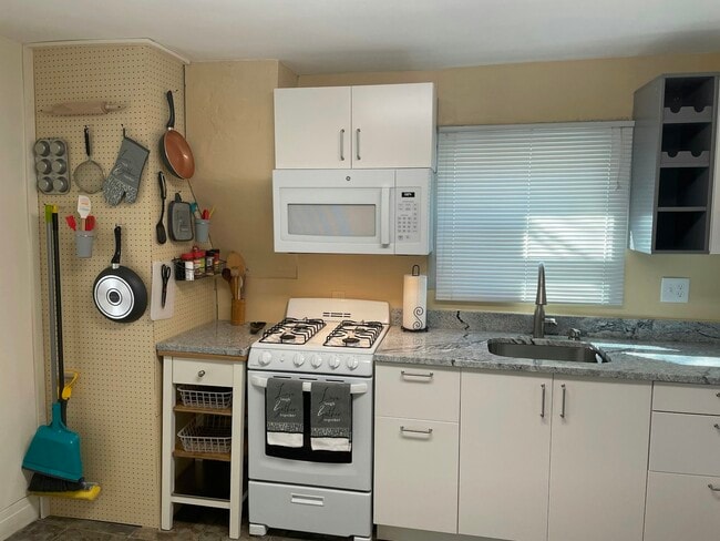 Photo - 624 Knox Court, Unit 1 Apartment