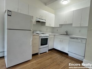 Building Photo - 1539 Beacon St