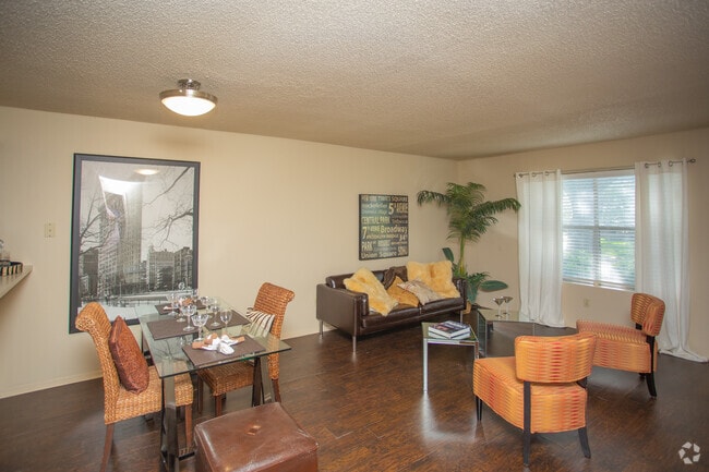 2HAB, 2,5BA - 1100SF: Modelo - MeadowPark