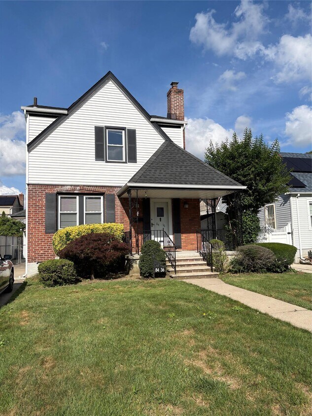 Foto principal - 84-36-84252 252nd St