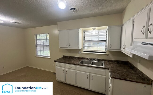 Foto del edificio - 4314 Castle Heights Dr