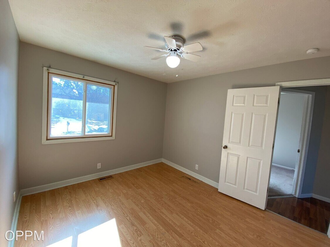 Primary Photo - 3 br, 1.5 bath House - 4906 S. 145th Cir