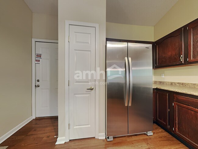 Foto del edificio - 2069 Whispering Wind Ln