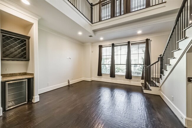 Building Photo - 1049 W 22nd St