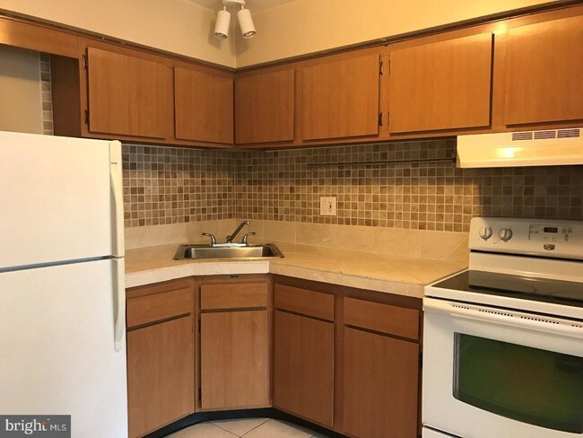 Building Photo - 512 Stidman Dr