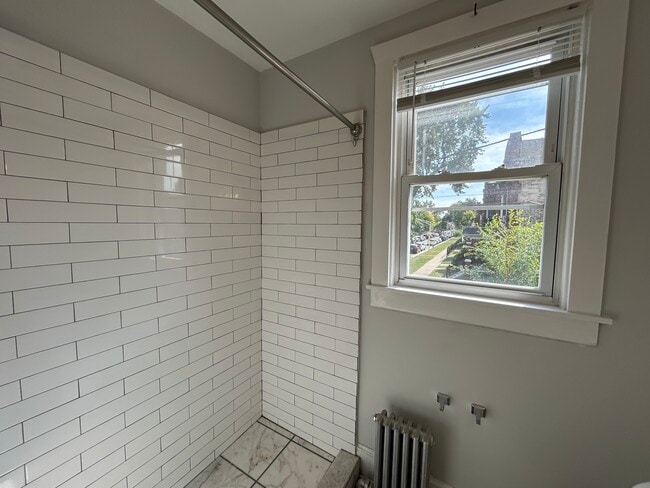 Building Photo - 2548 N Kildare Ave