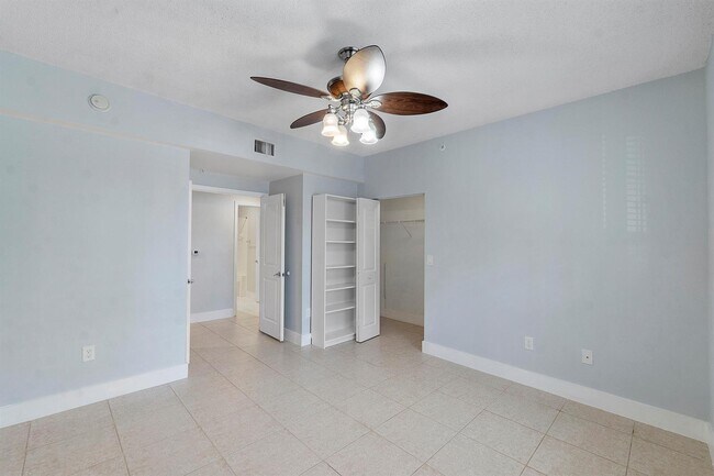 Building Photo - 5980 W Sample Rd