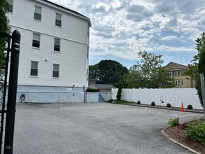 Building Photo - 327 Hamilton St
