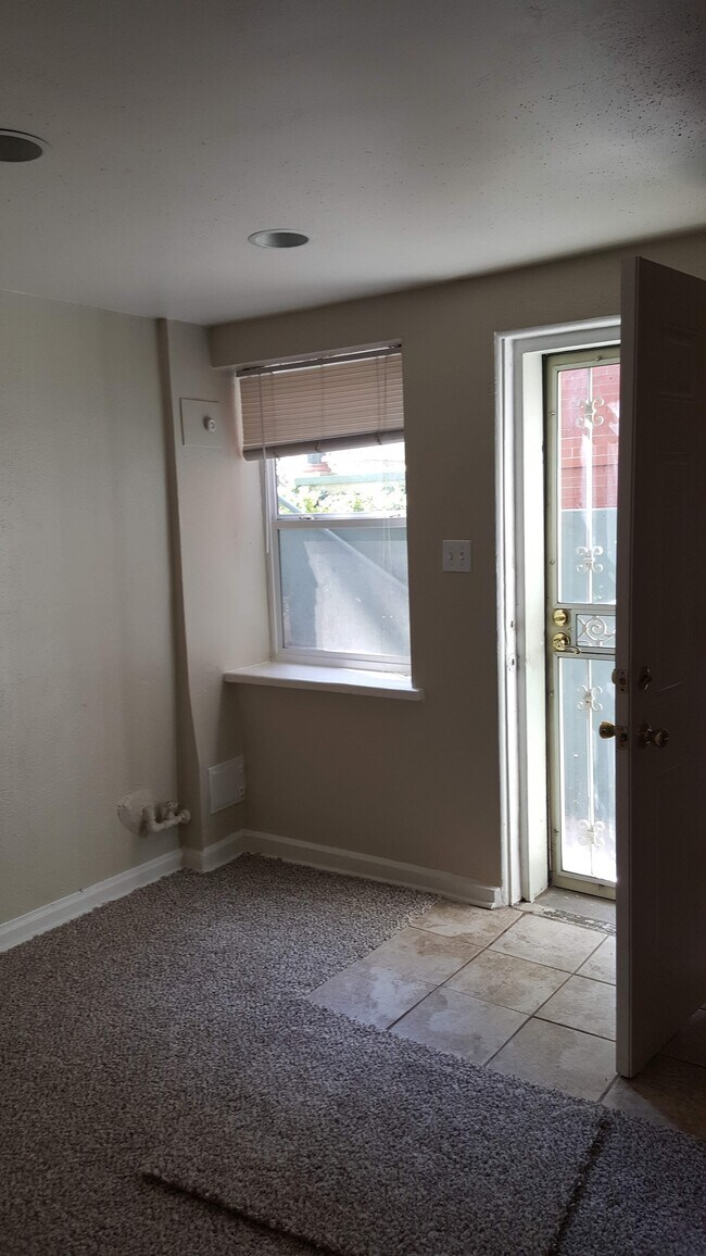 Foto del edificio - 1239 N Marion St