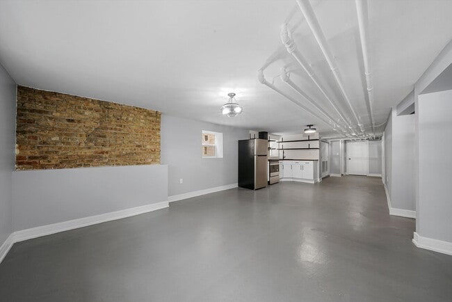 Building Photo - 2726 N Harding Ave
