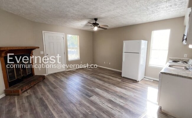 Foto del edificio - 3392 Shadowlawn Dr