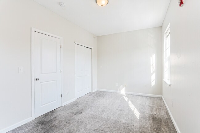 Foto del edificio - 2350 N Park Ave