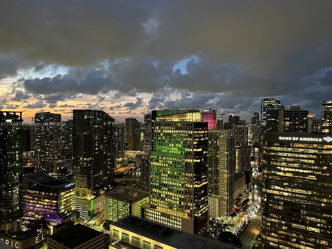 Foto del edificio - 950 Brickell Bay Dr