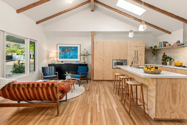 Building Photo - Modern Ojai Home
